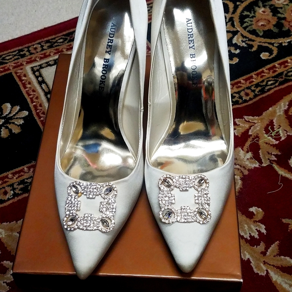 Audrey Brooke Ivory Pumps